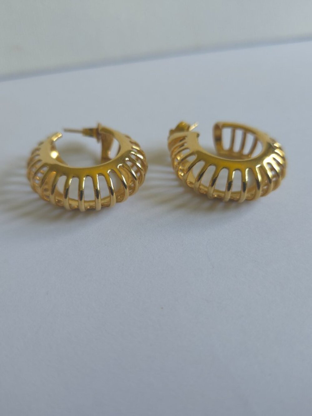 Vintage 1980s Gold Tone Caged Openwork Hoop Earrings Chunky Cutout Post